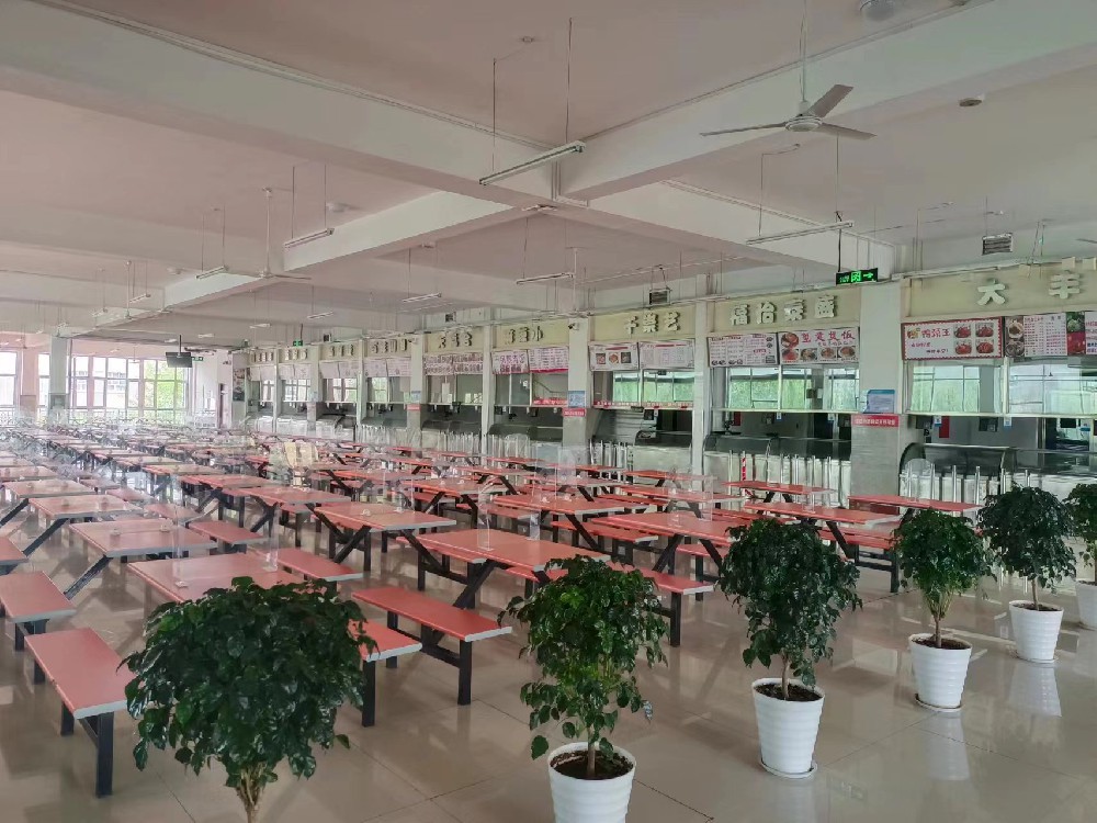 学校餐厅